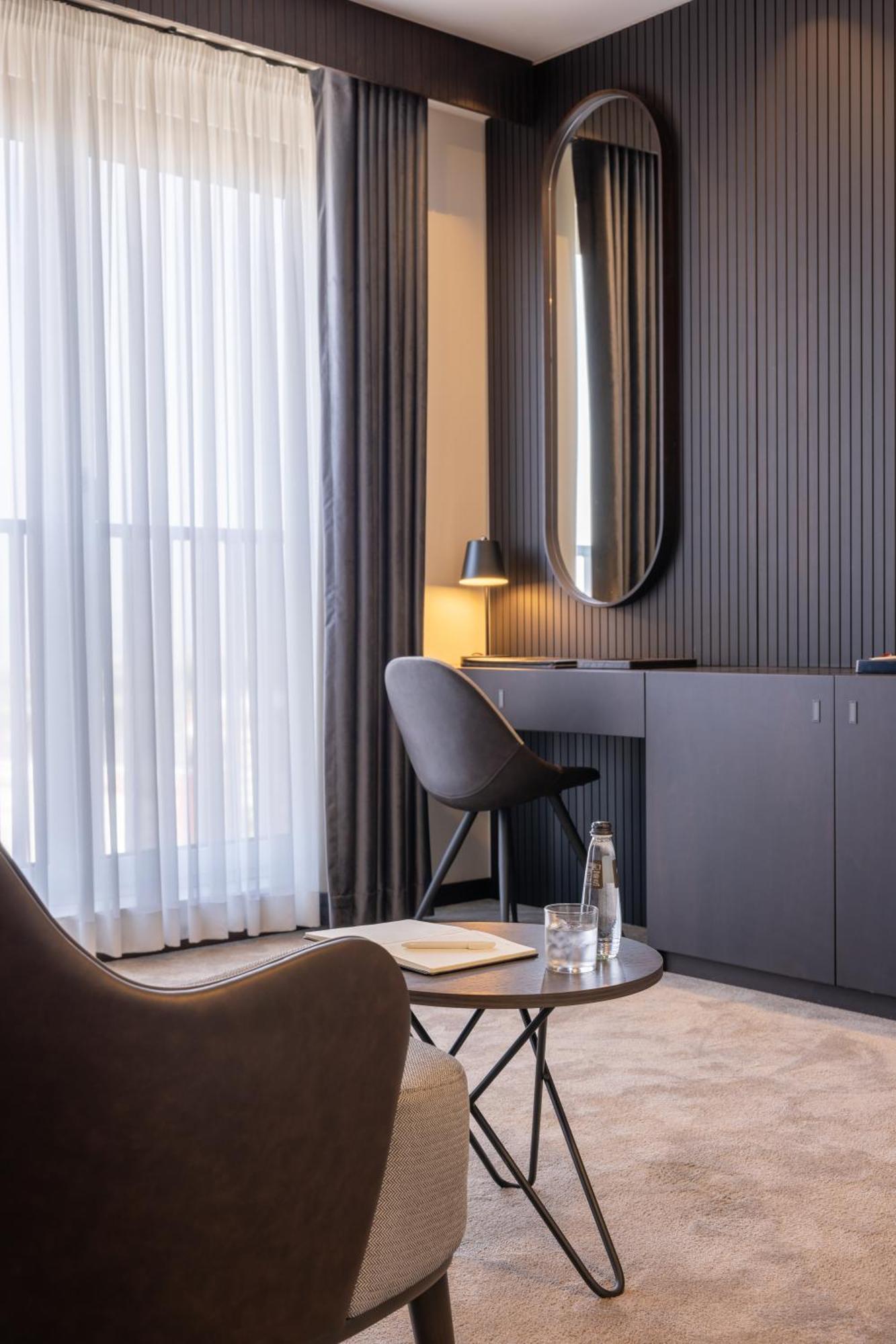Derand Hotel พริสตีนา ภายนอก รูปภาพ