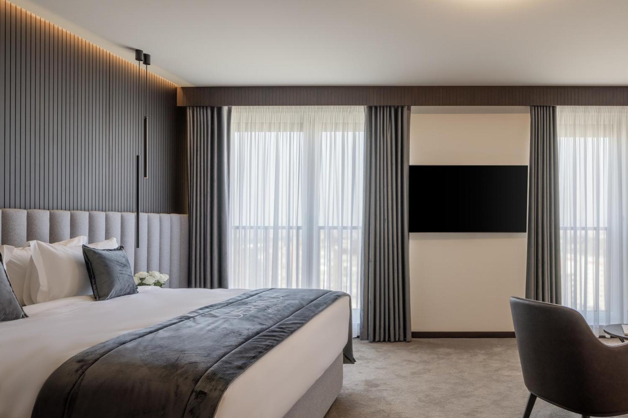 Derand Hotel พริสตีนา ภายนอก รูปภาพ